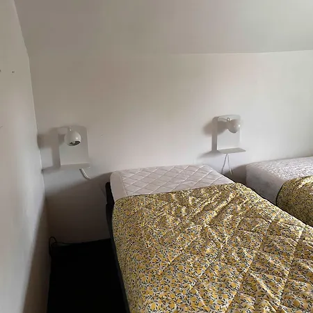 With Three Bedrooms * Vemb