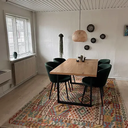 With Three Bedrooms Vemb