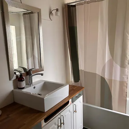 With Three Bedrooms Vemb